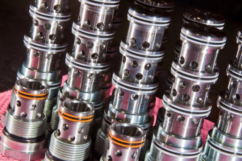 Hydraulics with lubricated O-rings.